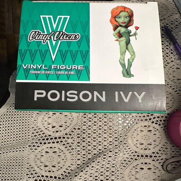 Vinyl Vixens Vinyl Sugar DC Comics Poison Ivy Collectible Figure - NIB - Picture 2 of 4